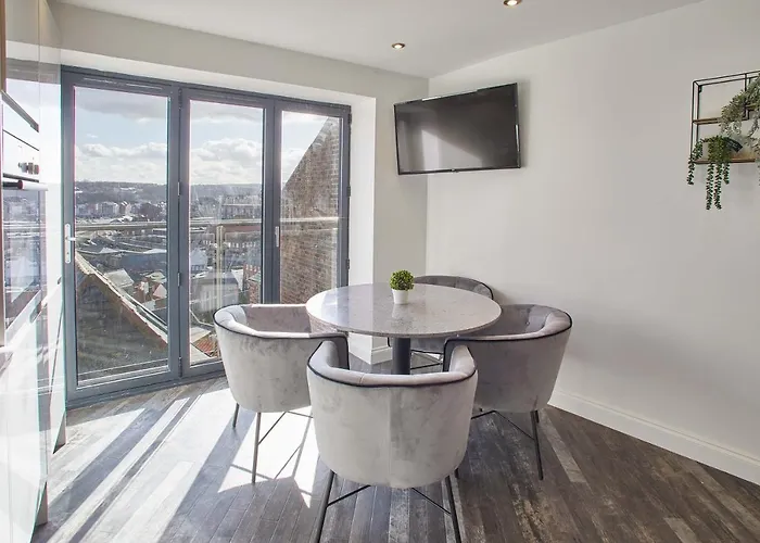 Host & Stay - The View, Hudsons Yard House