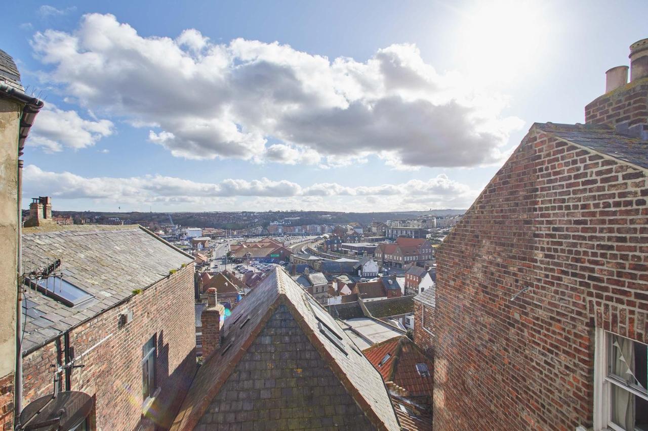 Host & - The View, Hudsons Yard House Apartment Whitby