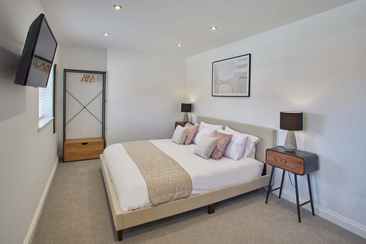 Apartment Host & - The View, Hudsons Yard House Whitby